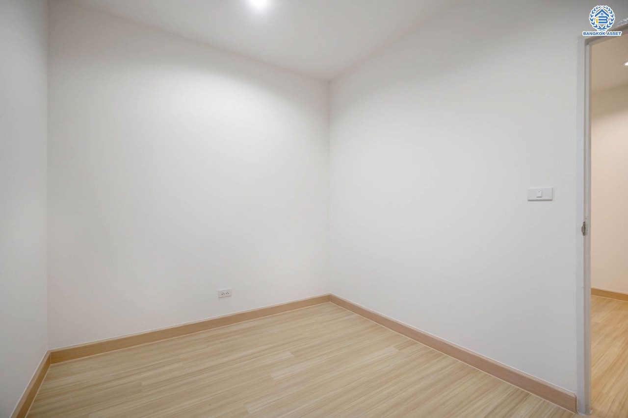 บ้านมือสองตกแต่งใหม่ โครงการ พลีโน่ รัตนาธิเบศร์-ชัยพฤกษ์ คุณภาพแบรนด์ AP ทาวน์เฮ้าส์หลังมุม เนื้อที่ 40.8 ตร.ว. ฟังก์ชัน 3 ห้องนอน 2 ห้องน้ำ 2 ที่จอดรถ ติดถนนเมน พร้อมเข้าอยู่ เชื่อมต่อหลายเส้นทาง ใกล้รถไฟฟ้าสายสีม่วง "สถานีบางพลู" และเซ็นทรัลเวสต์เกต